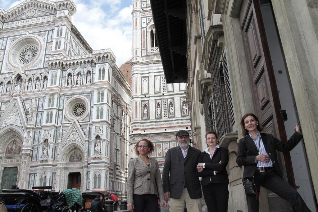Apartments Cathedral View Firenze Bagian luar foto