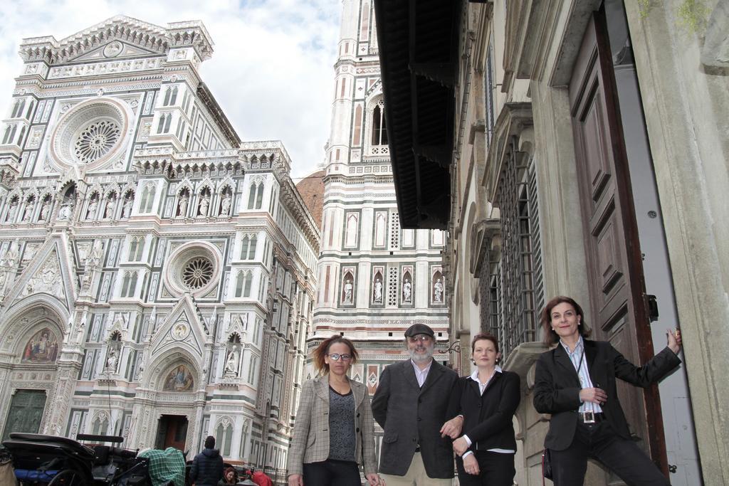 Apartments Cathedral View Firenze Bagian luar foto
