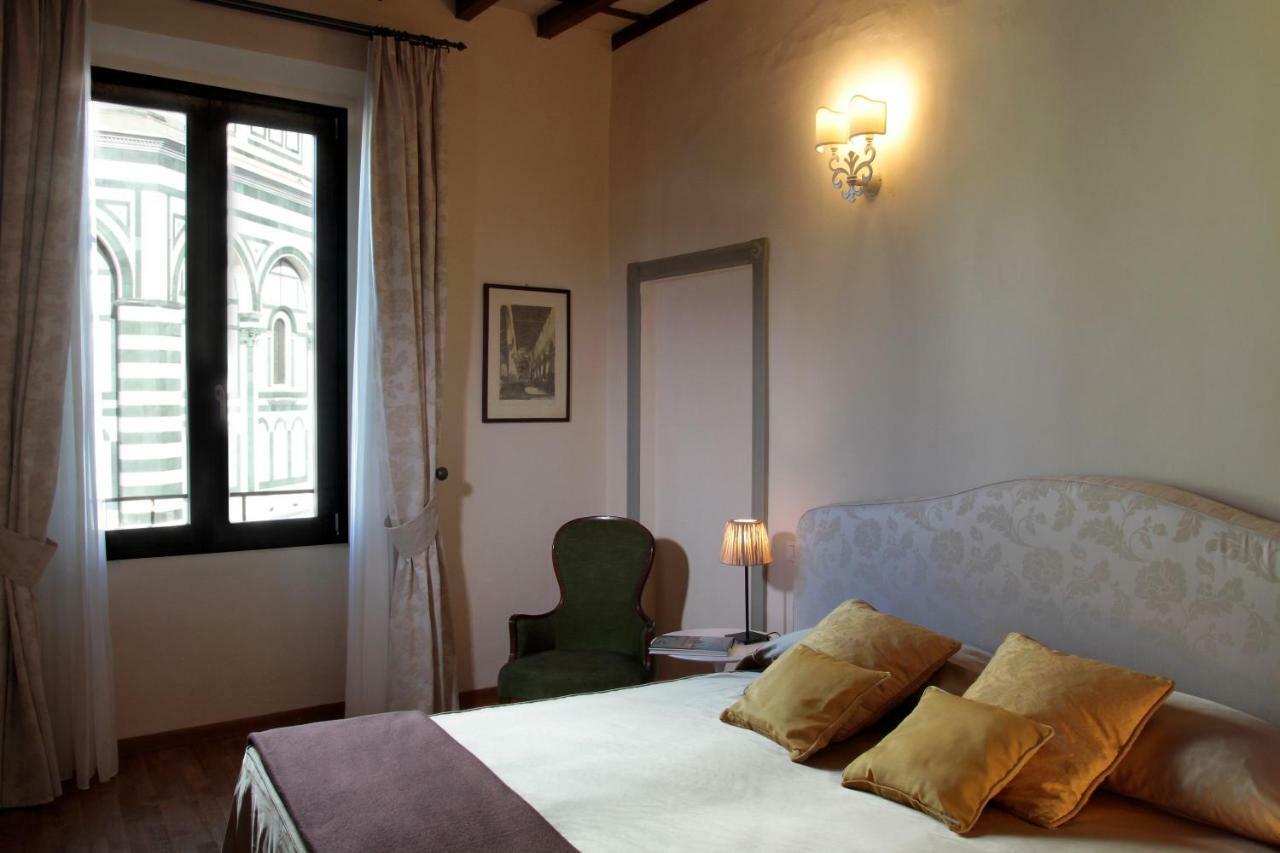 Apartments Cathedral View Firenze Bagian luar foto